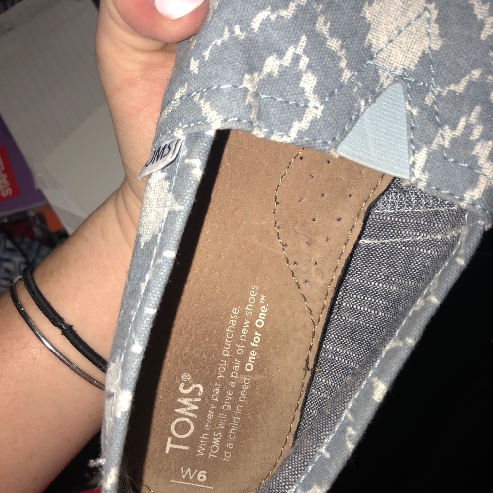 Aztec women’s Toms - Picture 2 of 2